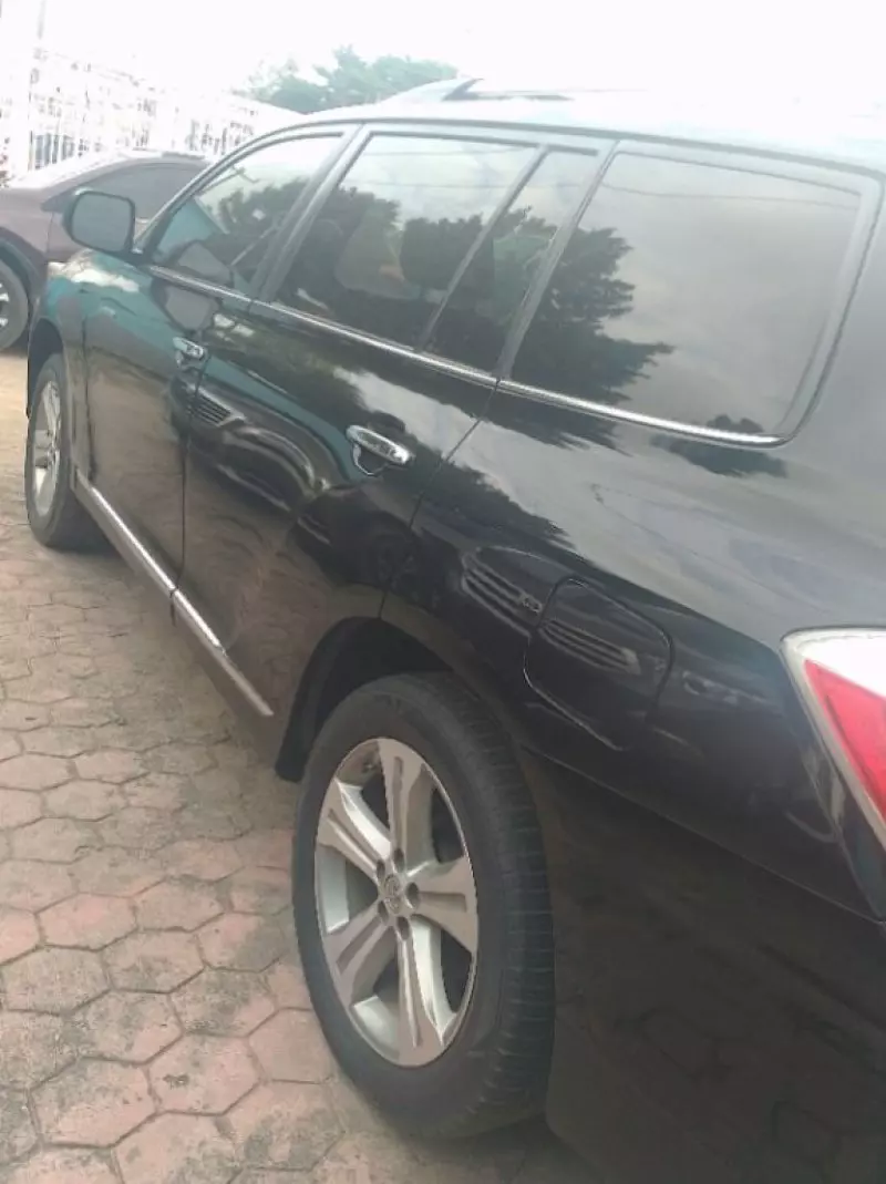 Toyota Highlander   - 2012