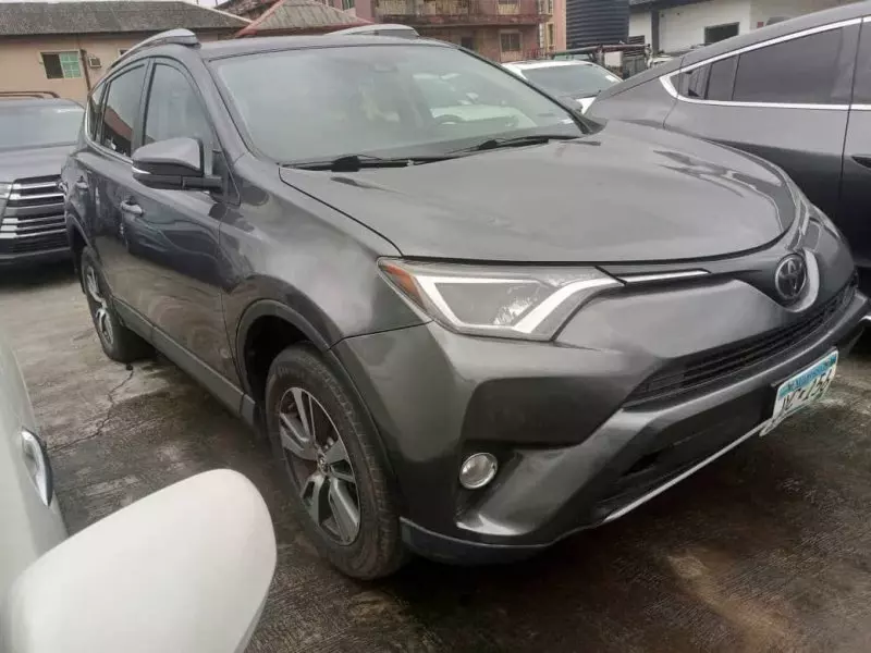 Toyota RAV 4   - 2018