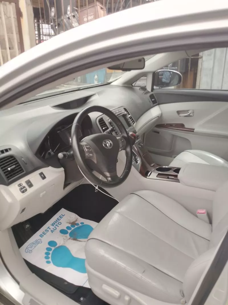 Toyota Venza   - 2011