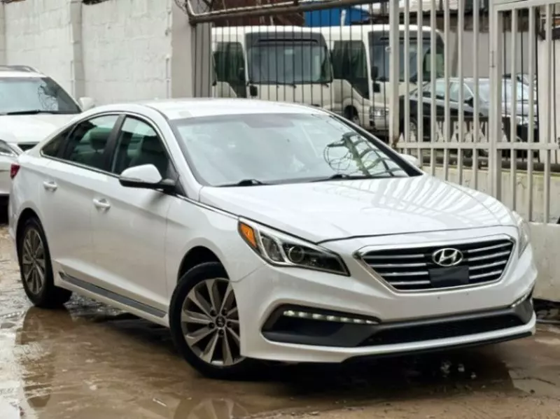 Hyundai Sonata   - 2015