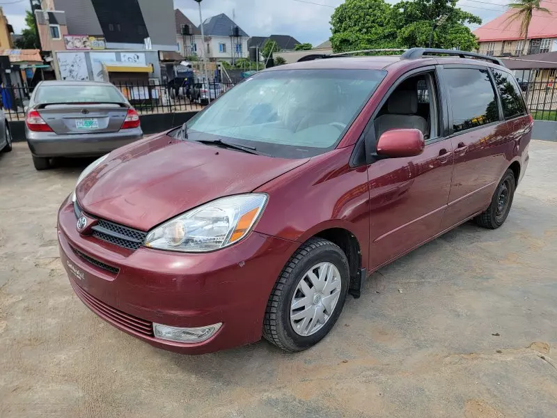 Toyota Sienna   - 2004