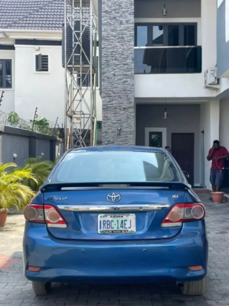 Toyota corolla   - 2010