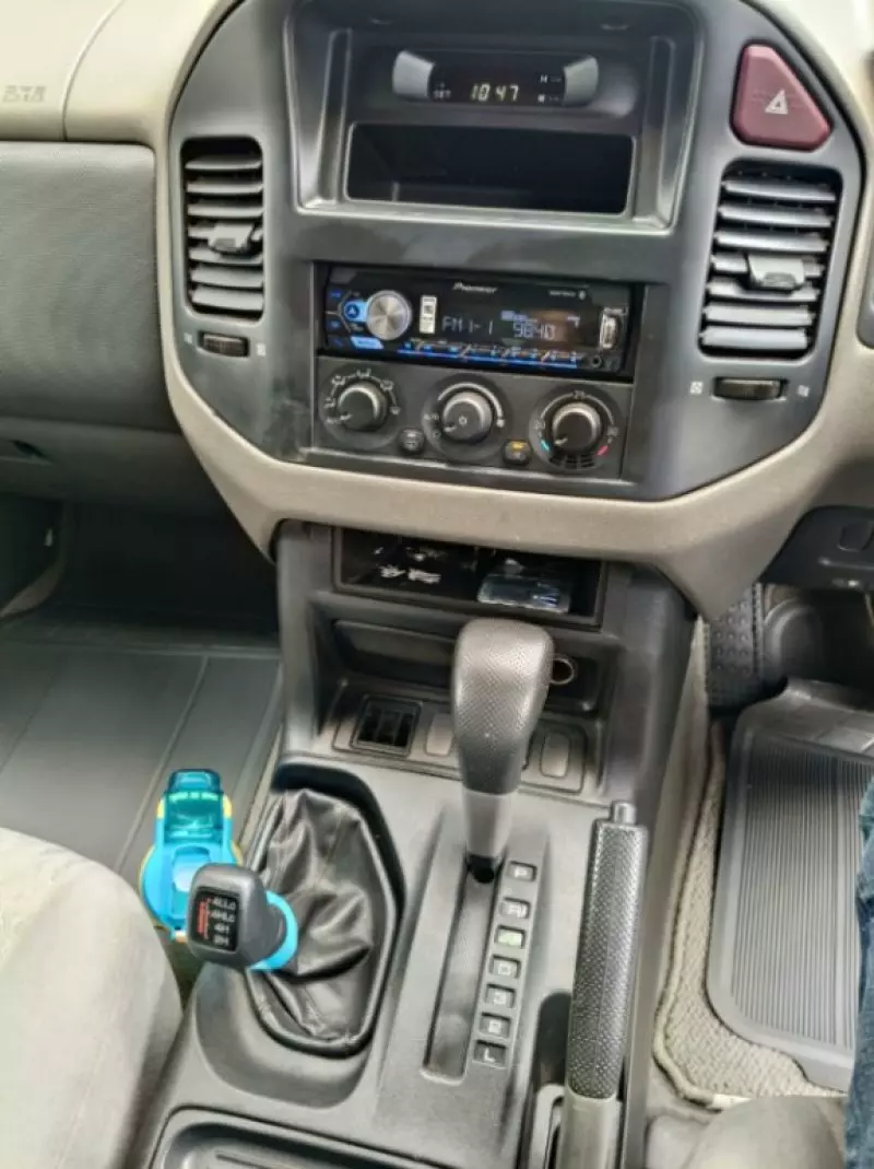 Mitsubishi Pajero   - 1999