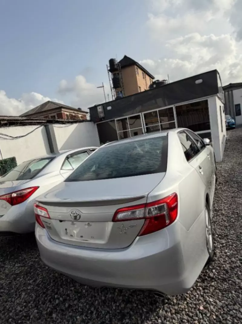 Toyota Camry   - 2013