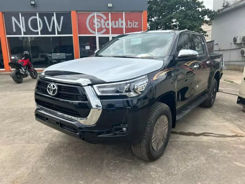 Toyota Hilux   - 2025
