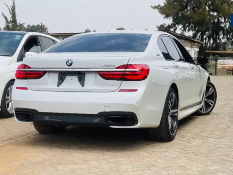 BMW 740   - 2017