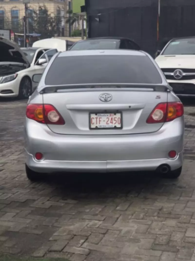 Toyota Corolla   - 2009