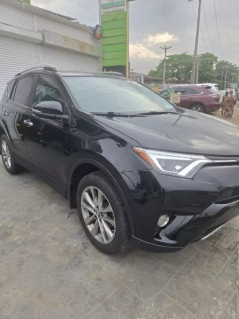 Toyota Rav4   - 2017