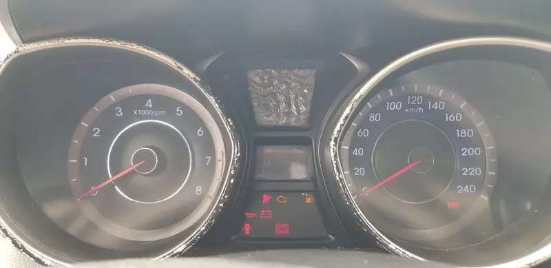 Hyundai Elantra   - 2012