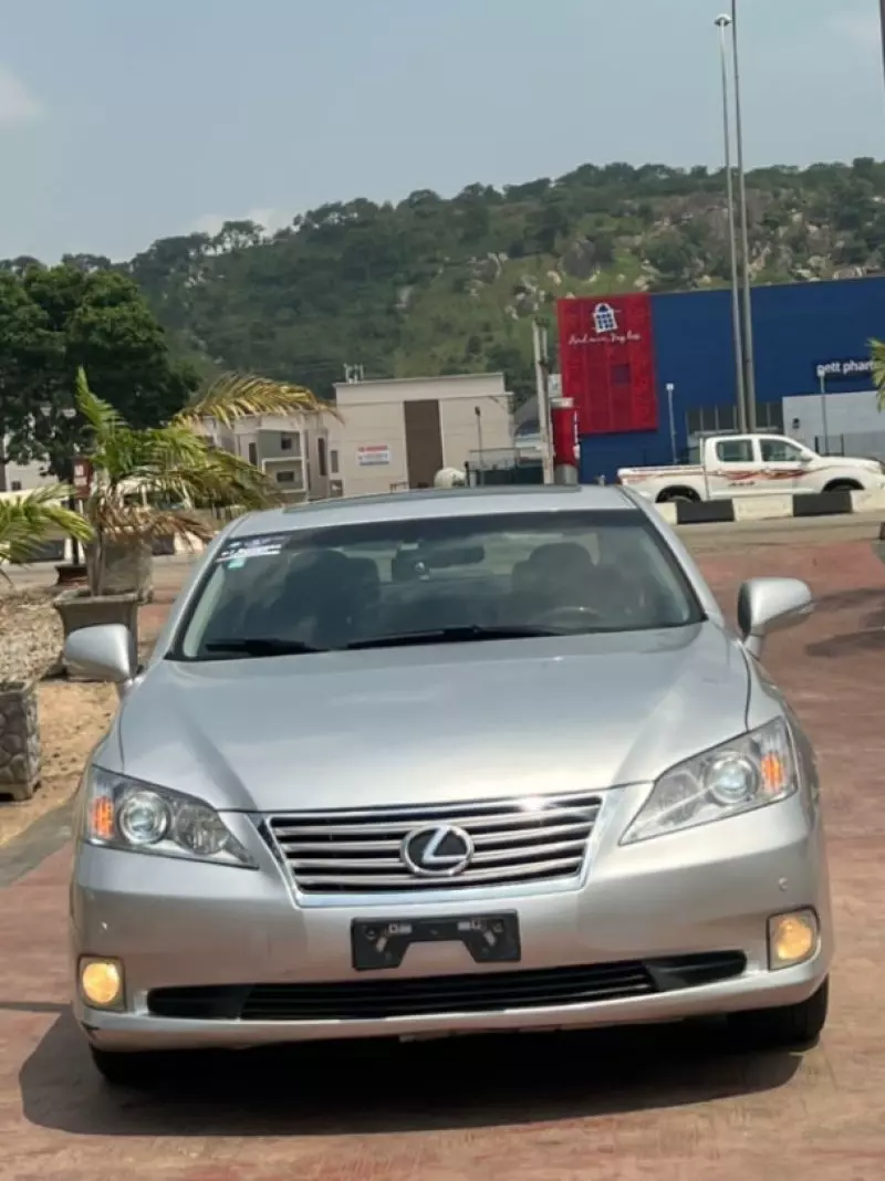 Lexus ES 300   - 2011
