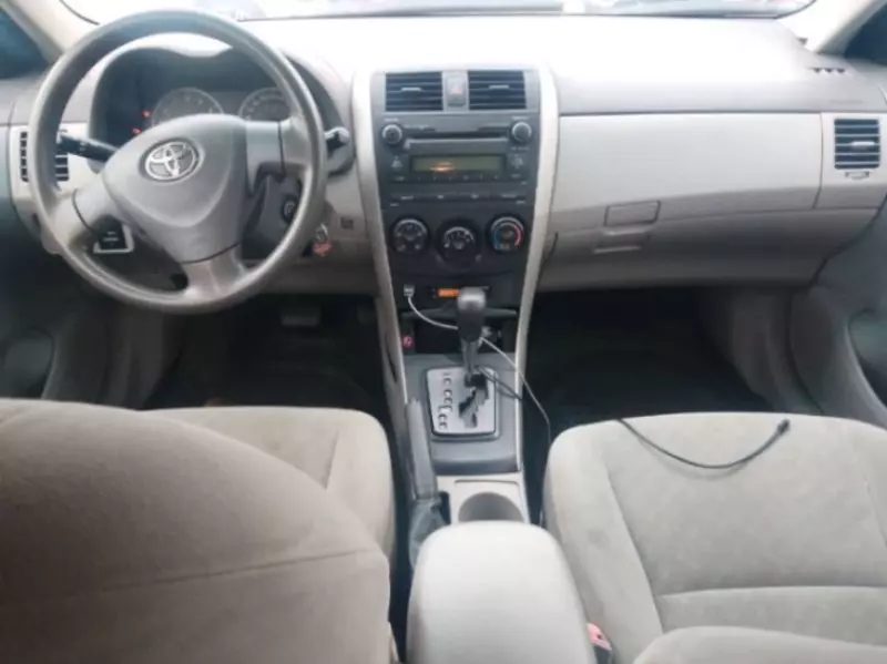 Toyota Corolla   - 2010