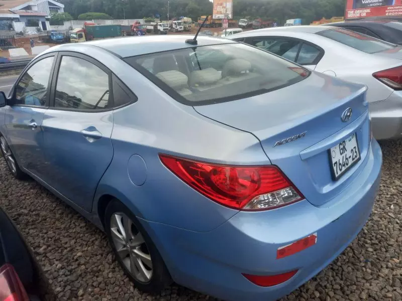 Hyundai Accent   - 2012