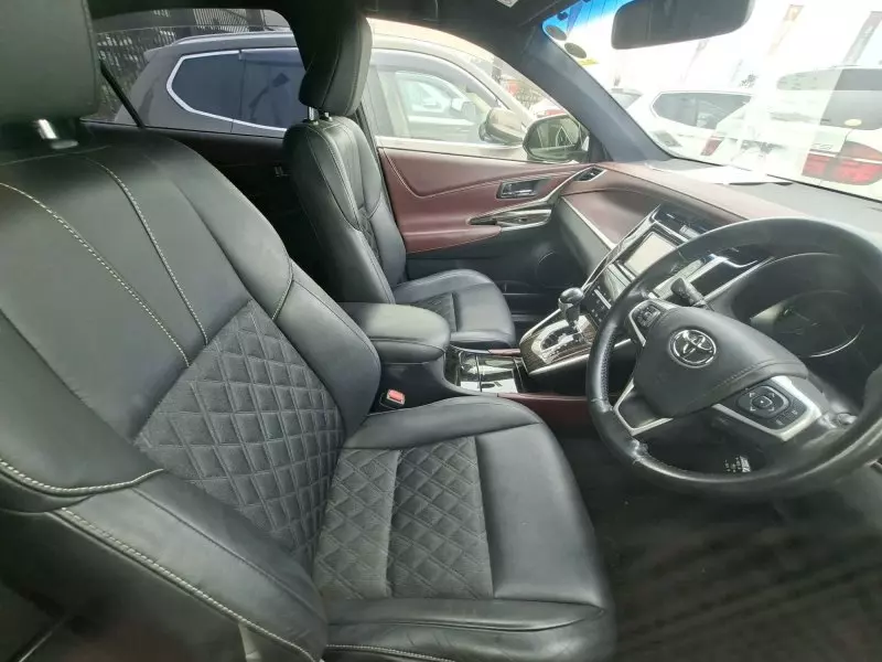 Toyota Harrier hybrid    - 2015