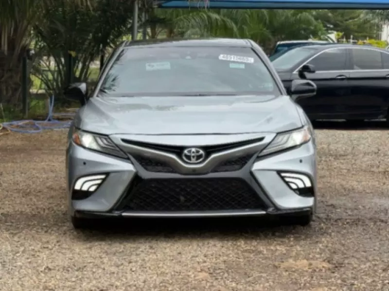 Toyota Camry   - 2018