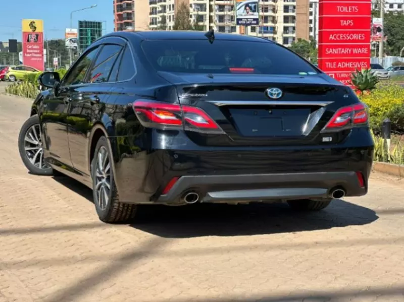 Toyota Crown   - 2018