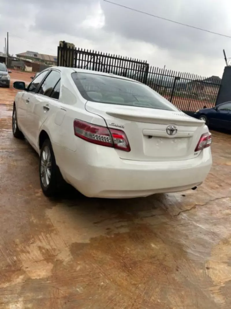 Toyota Camry   - 2011