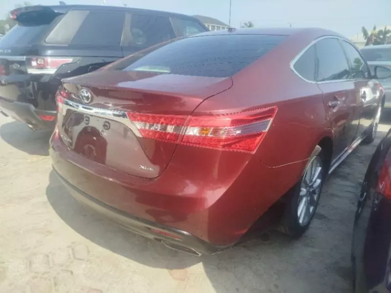 Toyota Avalon   - 2013