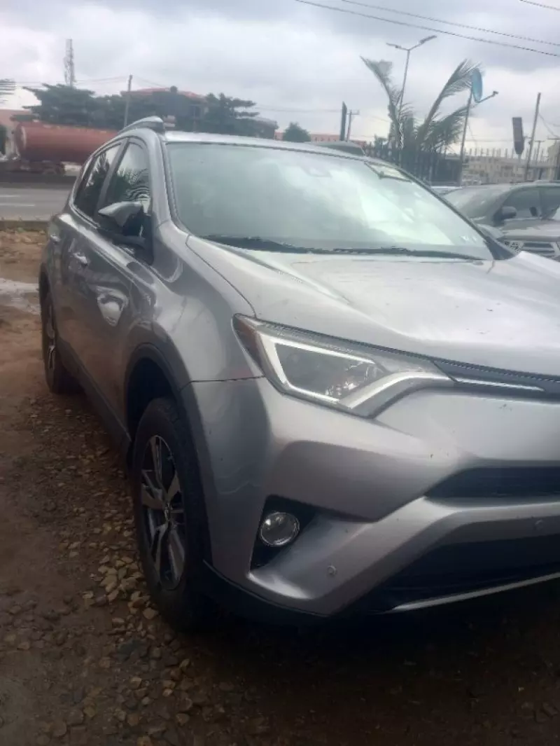 Toyota RAV 4   - 2016