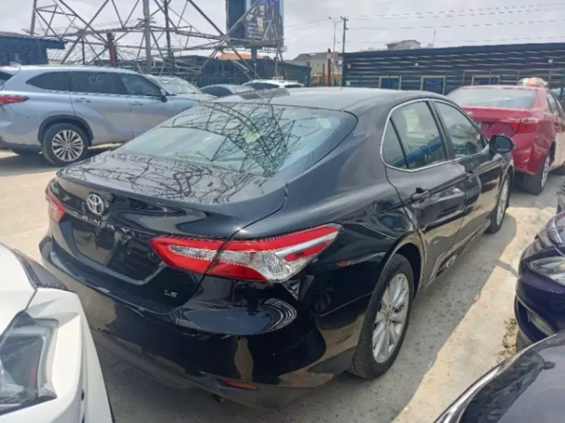 Toyota Camry   - 2018