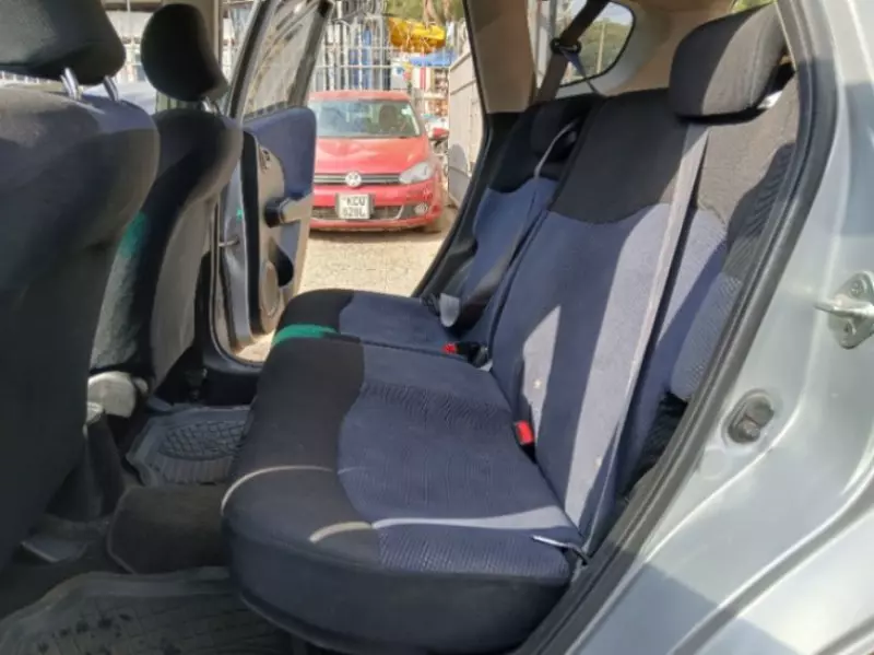 Honda Fit   - 2010