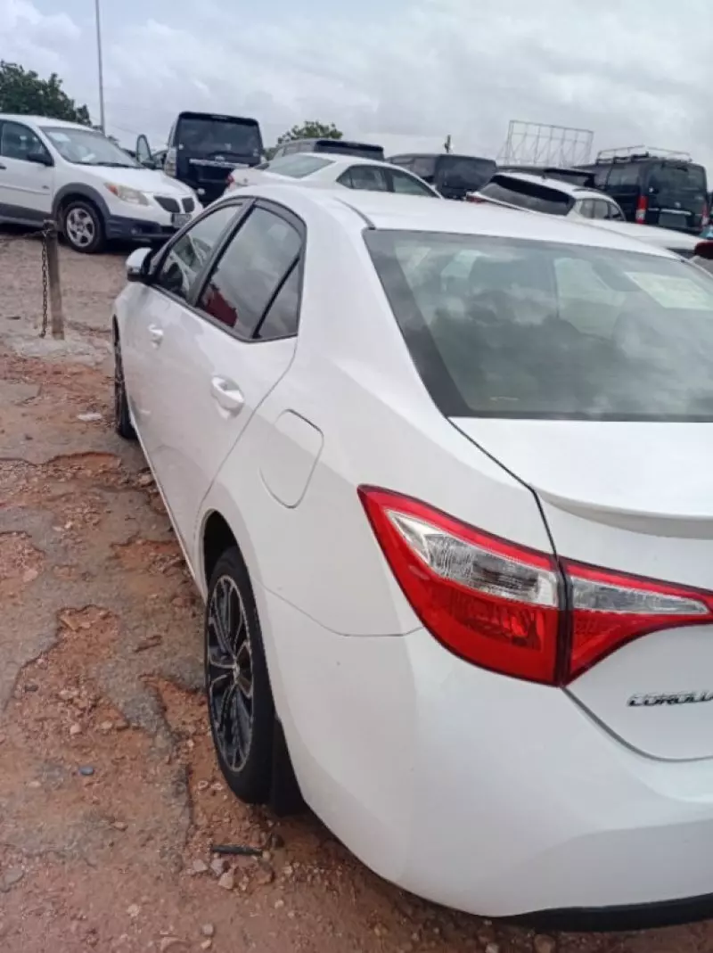 Toyota Corolla   - 2016