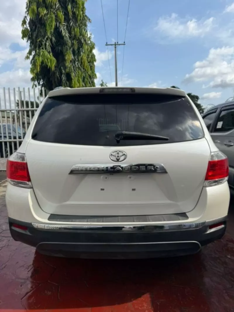 Toyota Highlander   - 2012