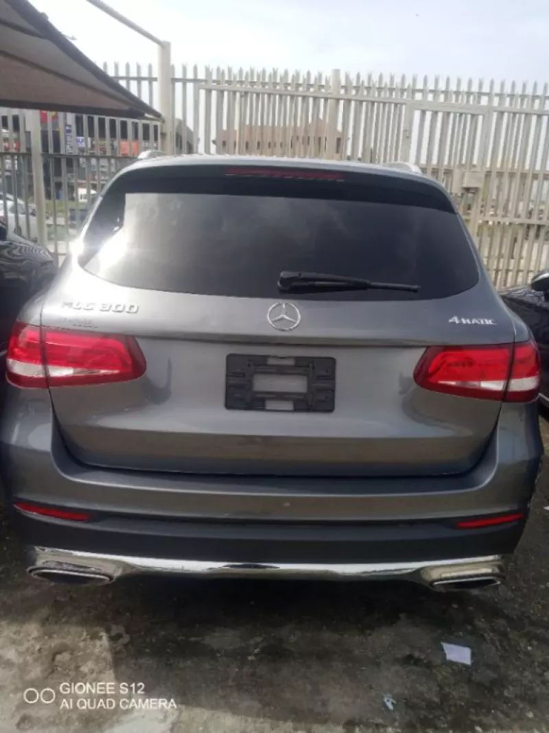 Mercedes-Benz GLC 300   - 2016