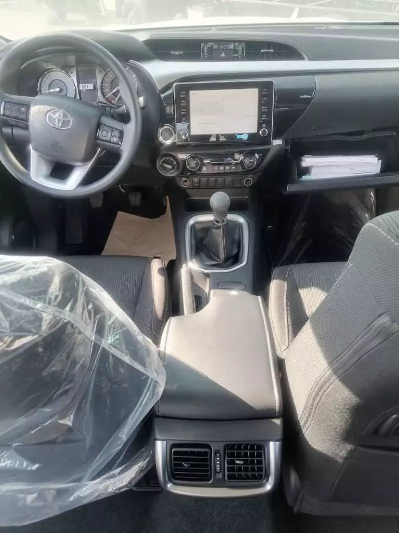 Toyota Hilux   - 2025
