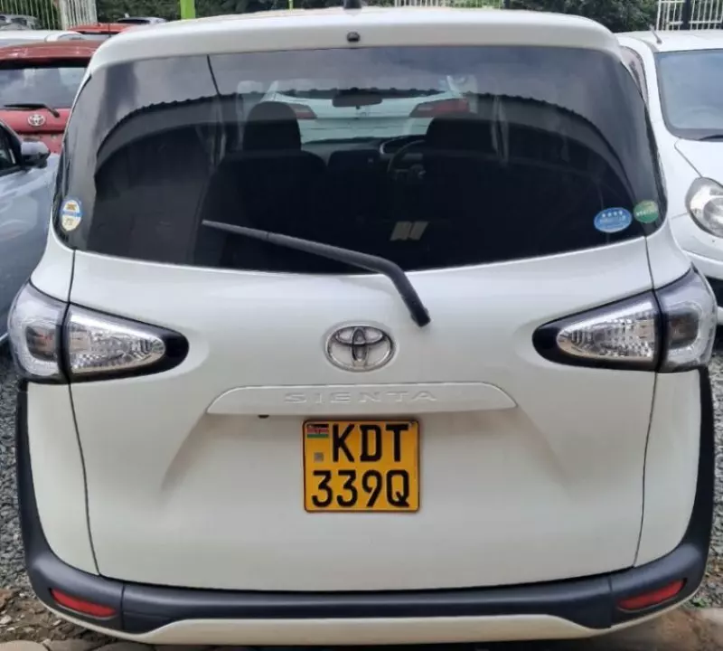Toyota Sienta   - 2018