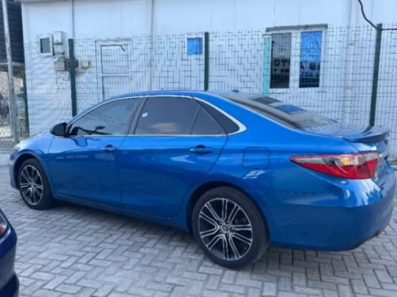 Toyota camry   - 2016