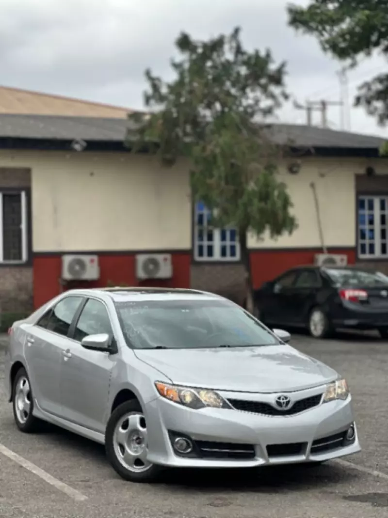 Toyota Camry   - 2012