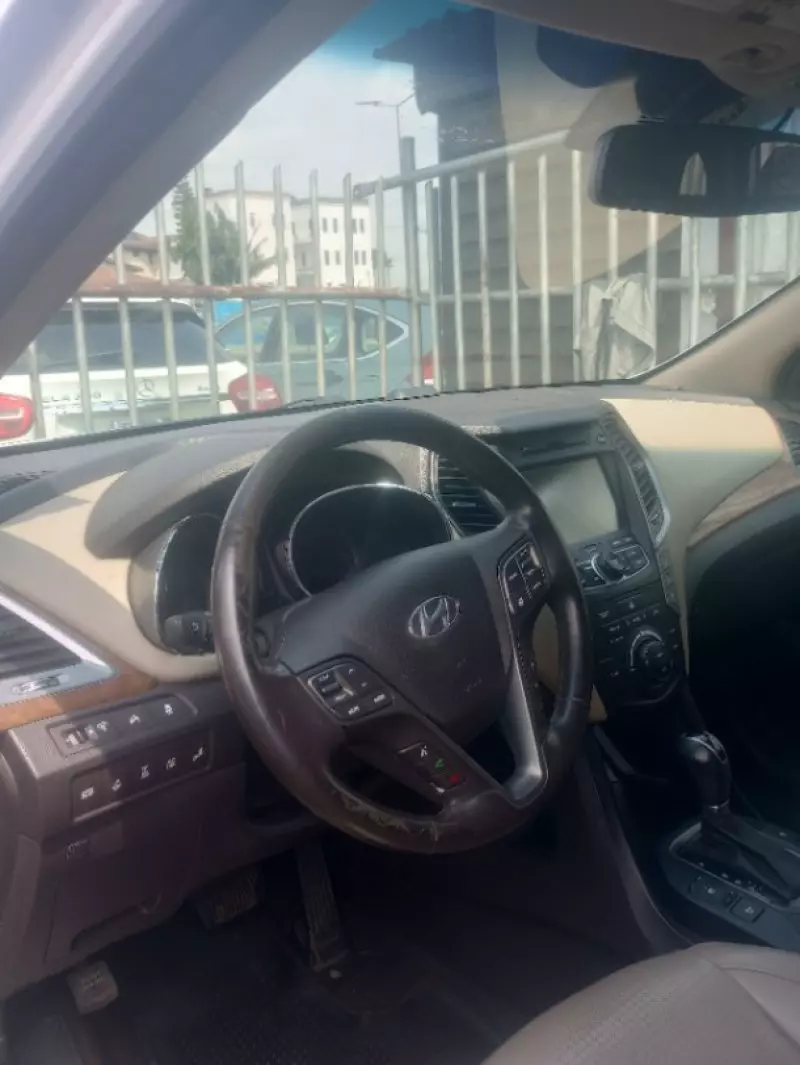 Hyundai Santa Fe   - 2014