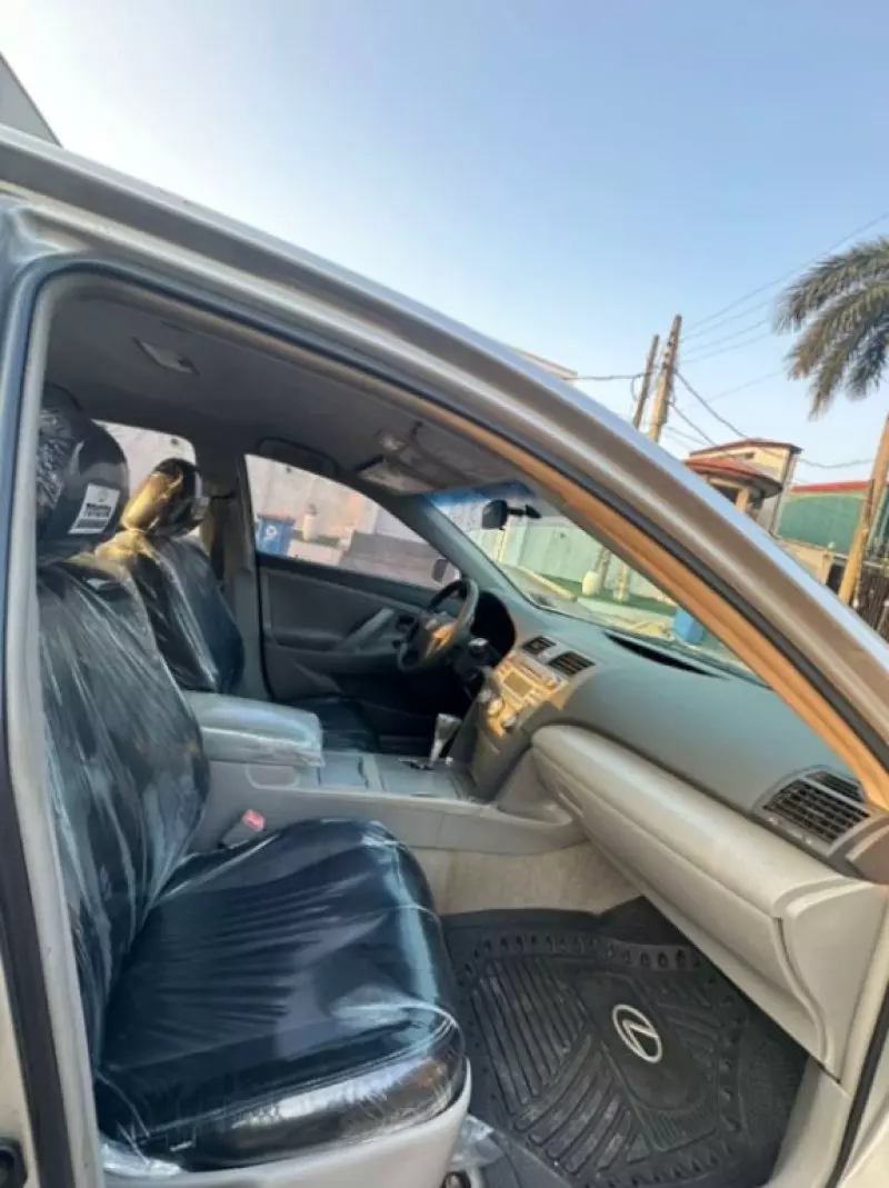 Toyota Camry   - 2011