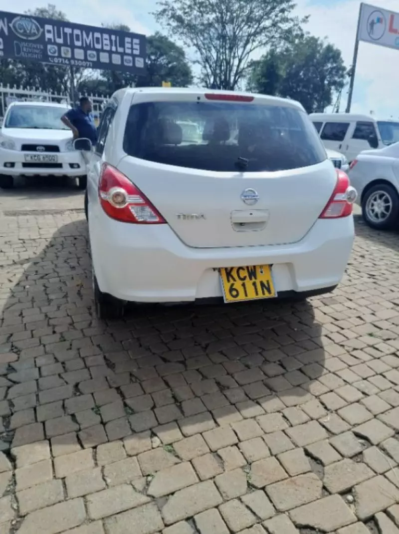 Nissan Tiida   - 2012