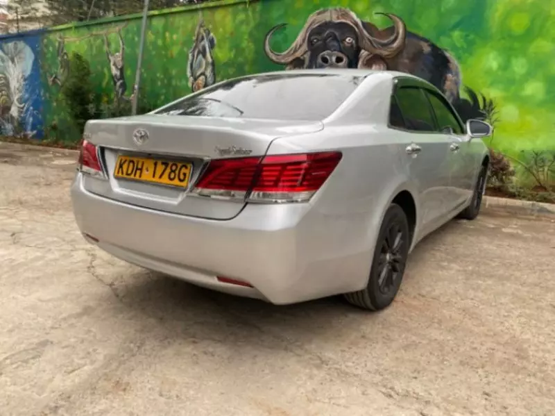 Toyota Crown   - 2014