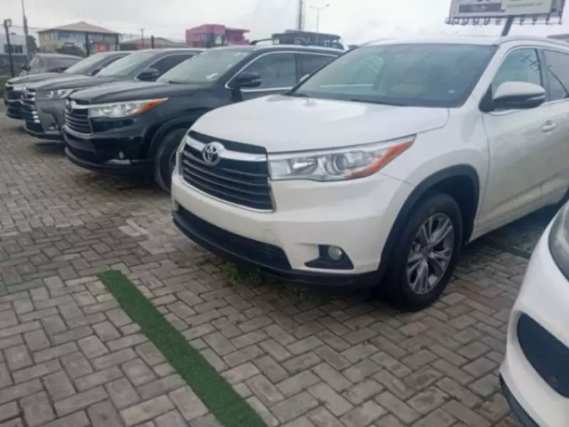 Toyota Highlander   - 2014