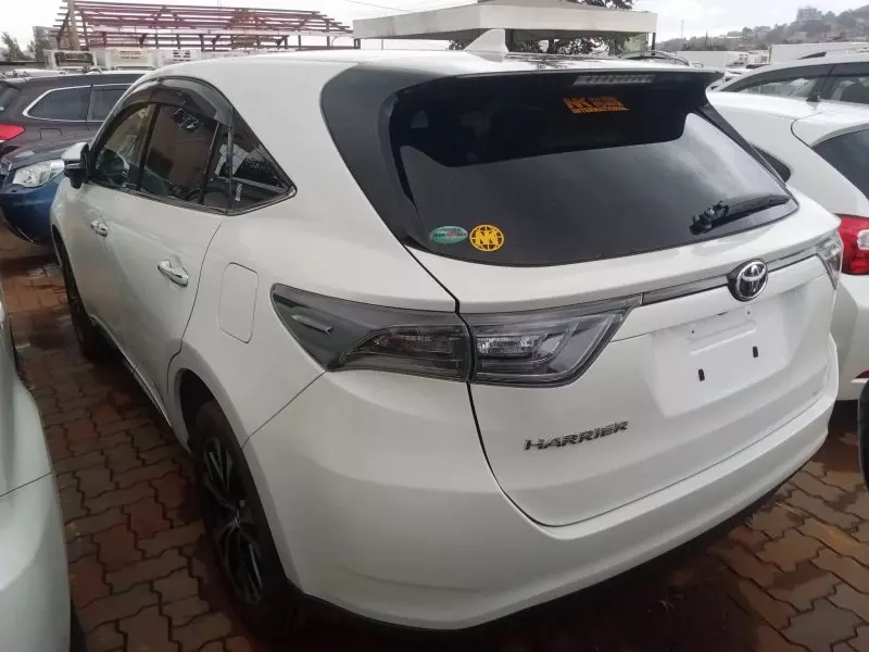 Toyota Harrier   - 2016
