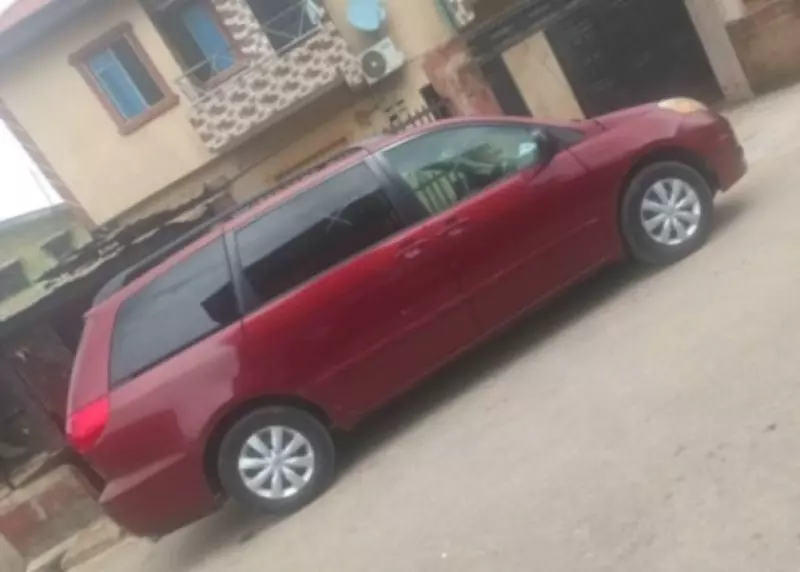 Toyota Sienna   - 2006