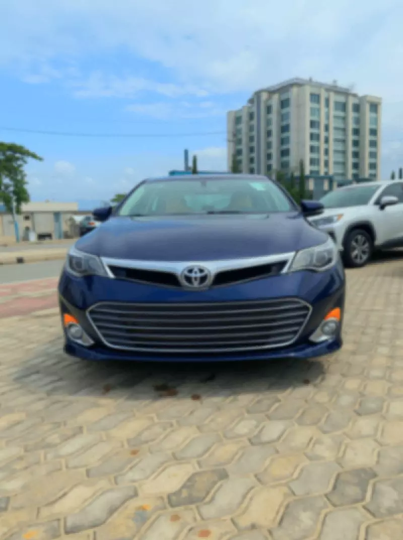 Toyota Avalon   - 2013