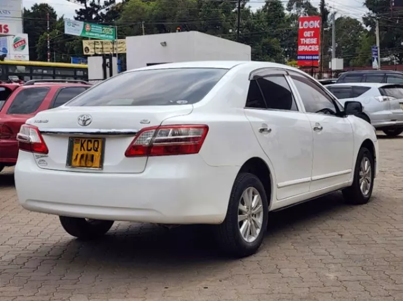 Toyota Premio    - 2011