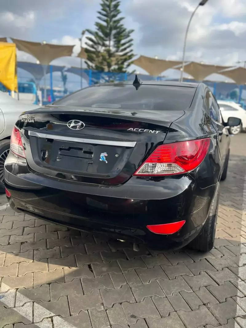 Hyundai Accent   - 2013