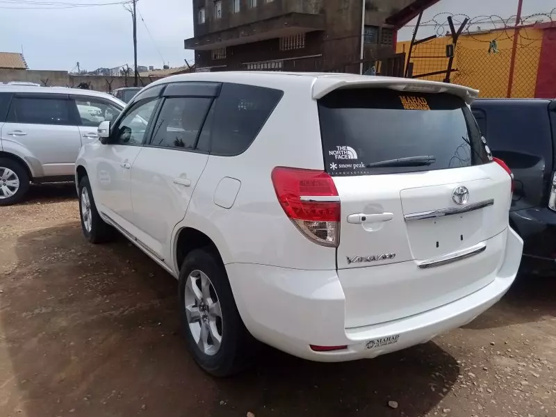 Toyota Vanguard    - 2011