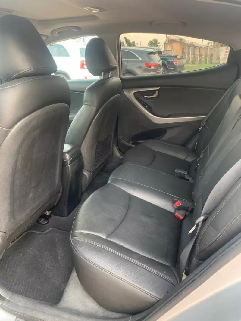 Hyundai Elantra   - 2011