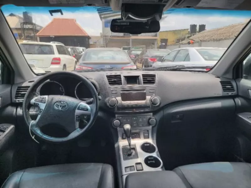 Toyota Highlander   - 2012