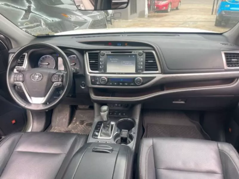 Toyota Highlander   - 2018