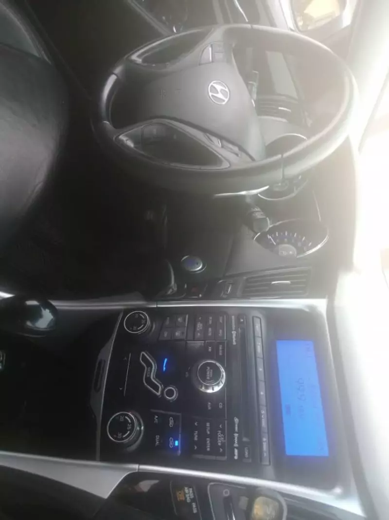 Hyundai Sonata   - 2012