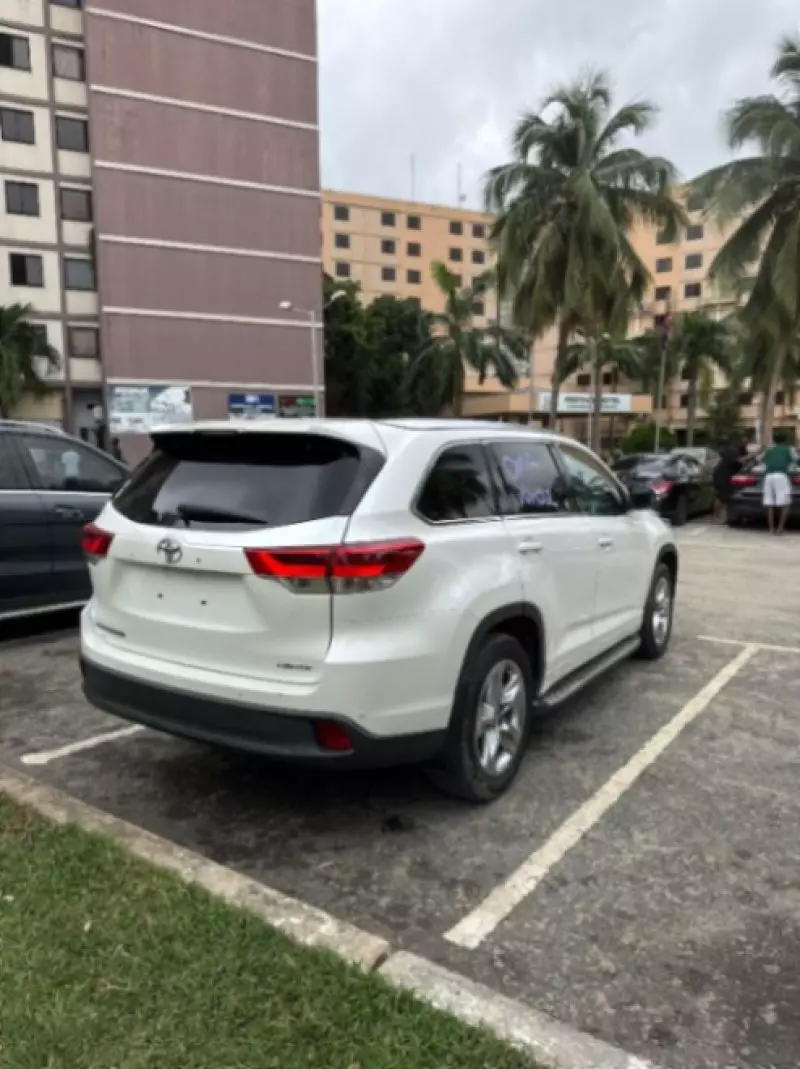 Toyota Highlander   - 2016