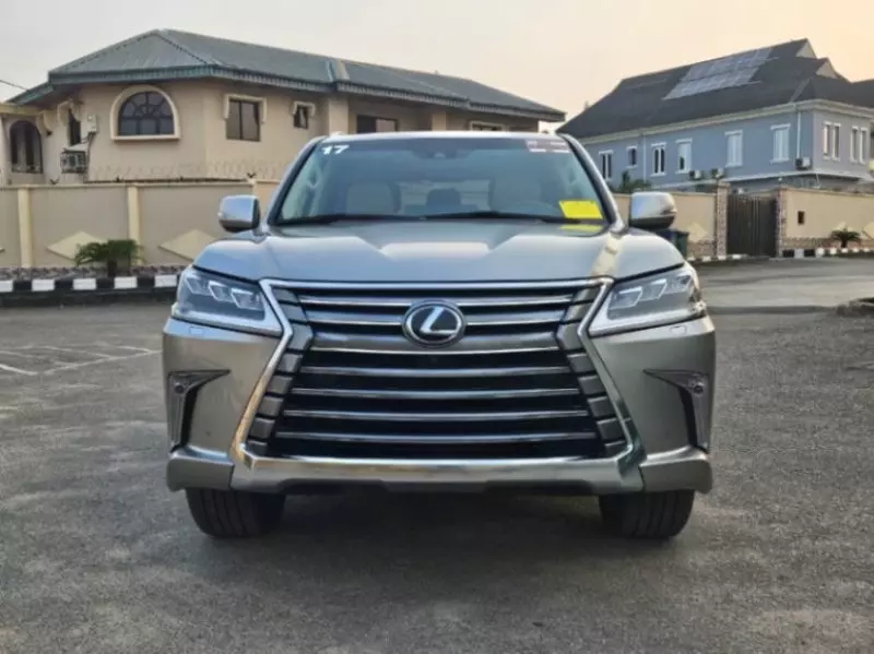 Lexus LX 570   - 2017