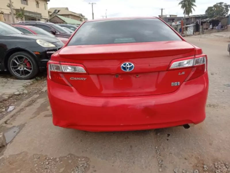 Toyota Camry   - 2012