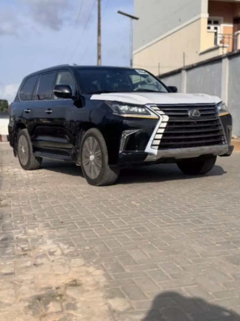 Lexus LX 570   - 2017
